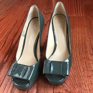Kenneth Cole, peep toe, heels.